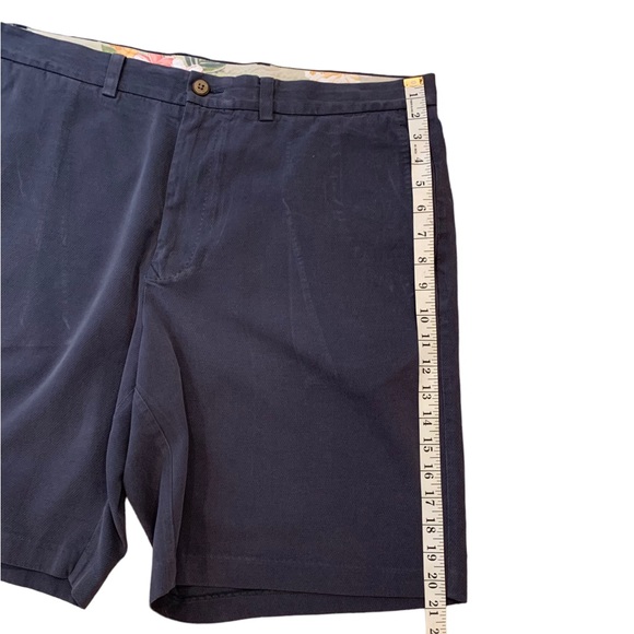 Tommy Bahama silk city shorts. Size 36 - Picture 7 of 8